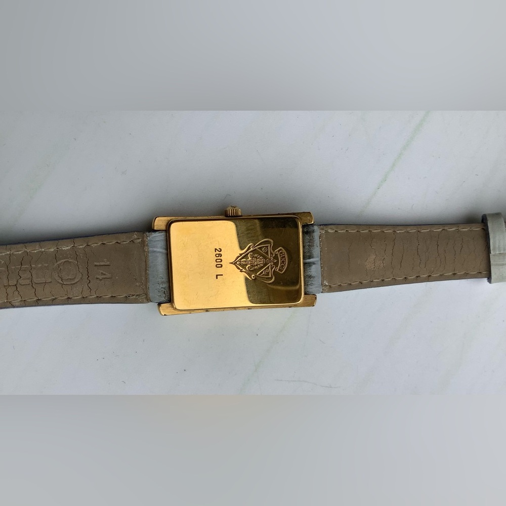 Gucci Gold-Tone Rectangular Watch with distinctive dial 💙🤍 - Picture 11 of 16